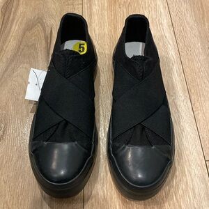 NWT Cabane de Zucca Narrow Sz 5 Slip On Platform All Black Tennis Shoes